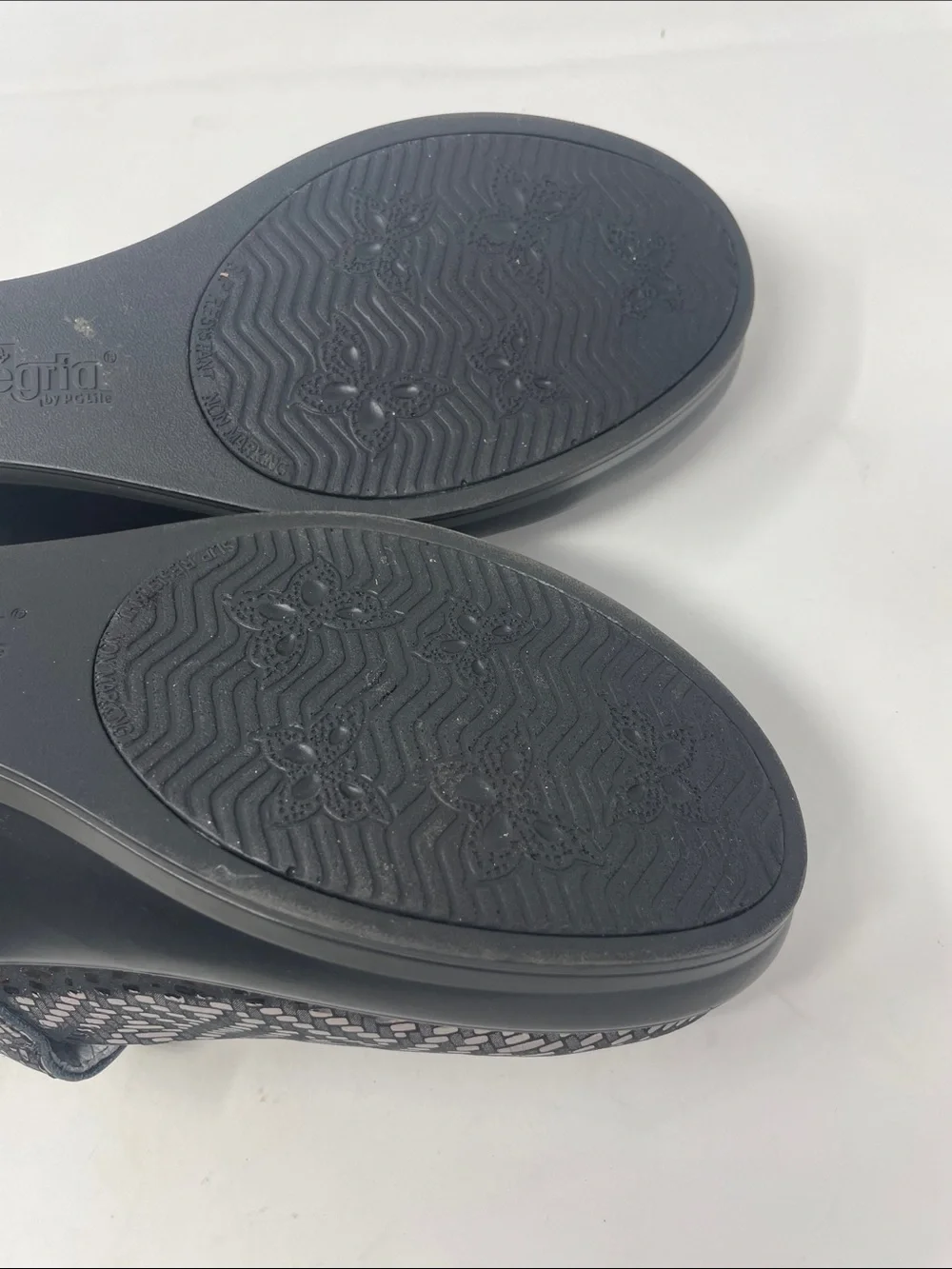 Alegria Metallic Gray Mary Jane Wedged Flats with Patterned Upper Size 8.5